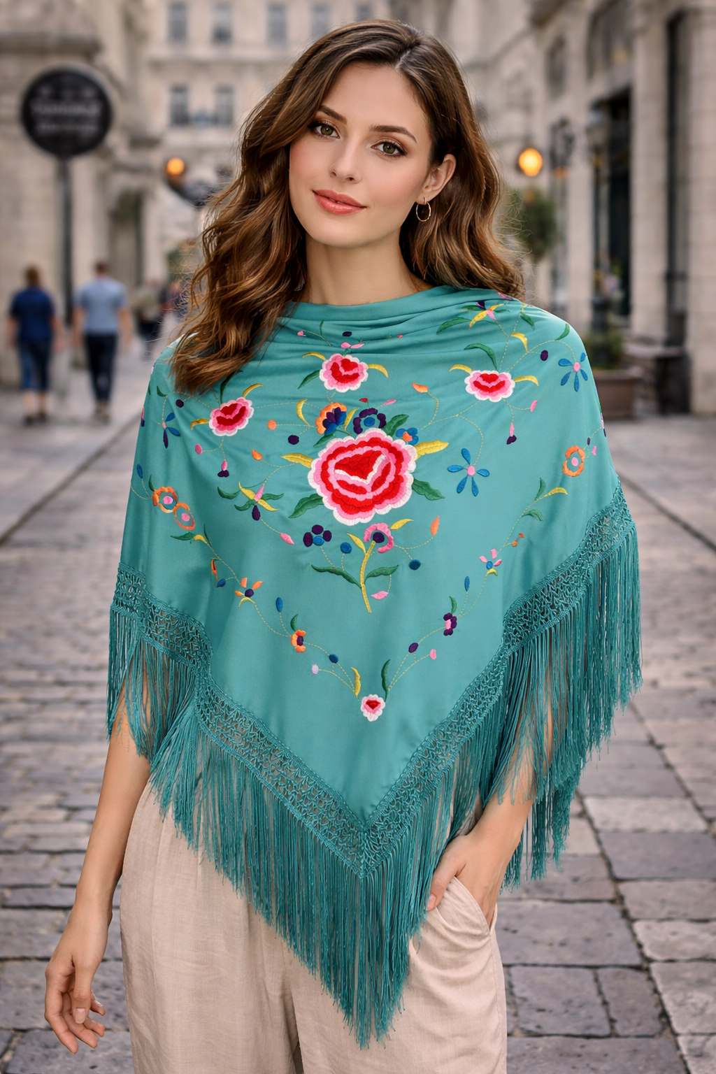 🌺 Mantón Bordado Turquesa con Flecos – Estilo Tradicional y Elegante 🌺