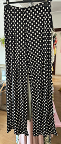 Falda negra con lunares blancos