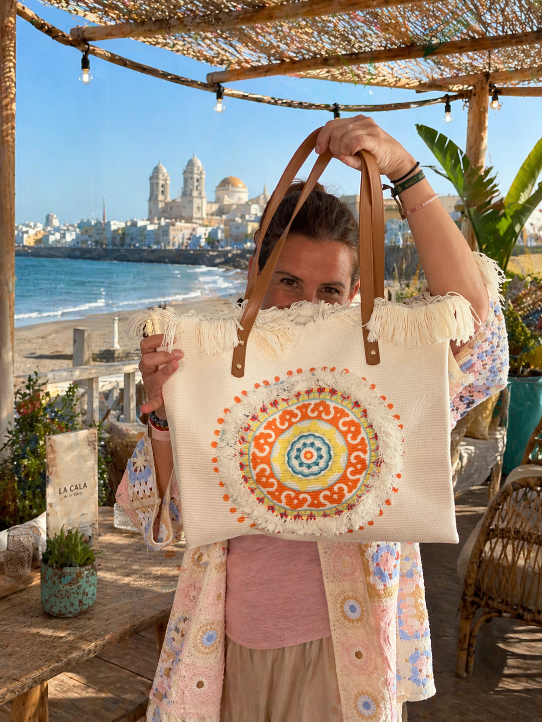 Bolso tote bordado con mandala – estilo boho artesanal