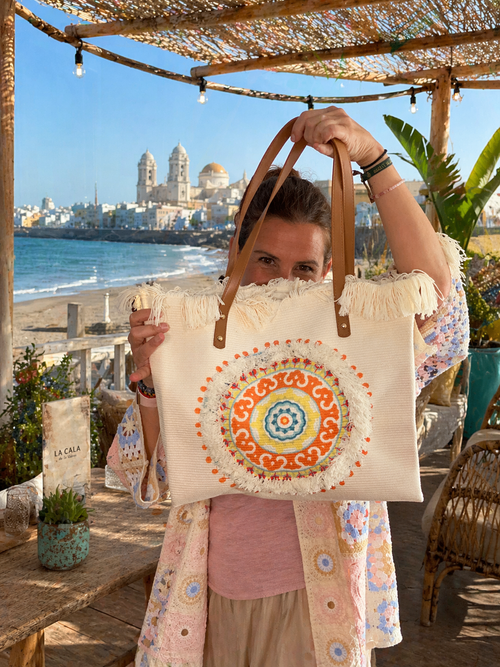Bolso tote bordado con mandala – estilo boho artesanal