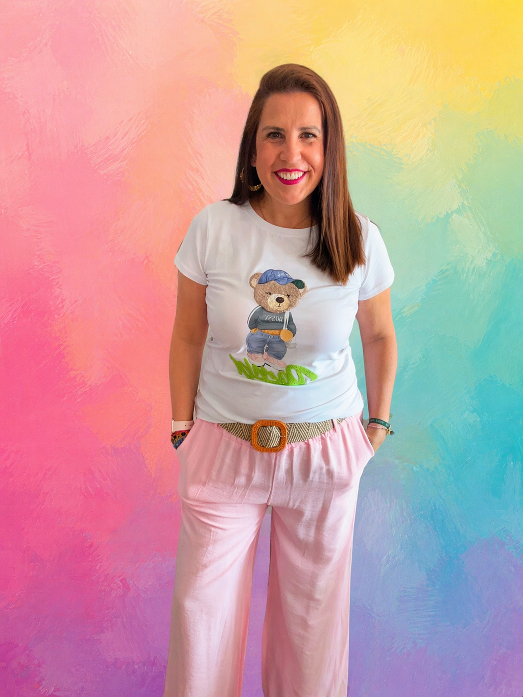 Camiseta blanca con diseño de oso urbano