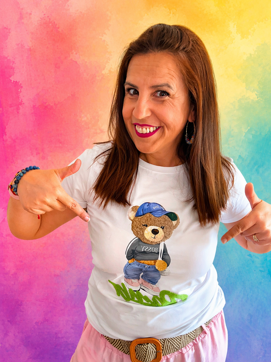 Camiseta blanca con diseño de oso urbano