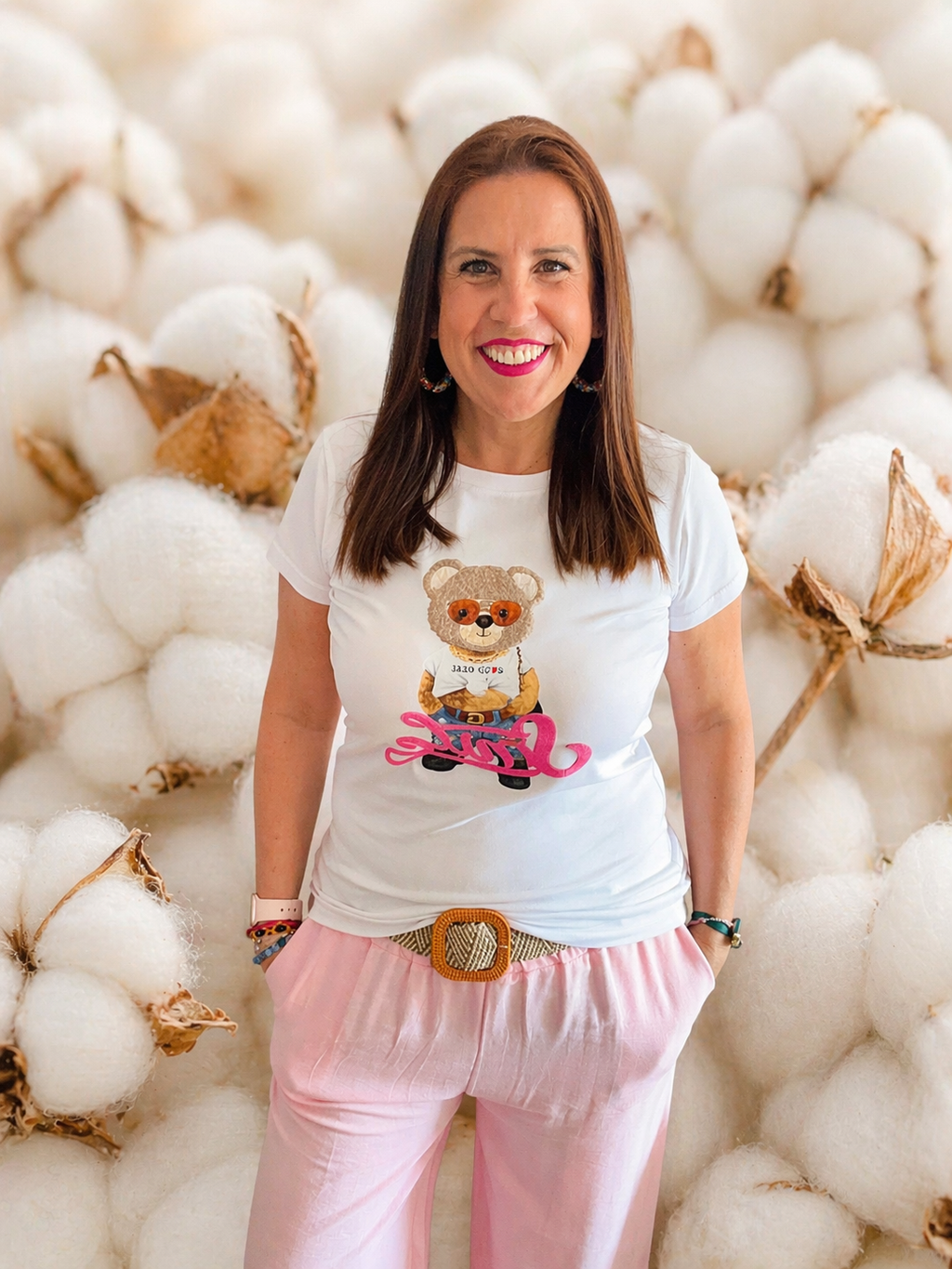 Camiseta blanca con oso fashion y mensaje divertido
