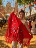 Mantón bordado rojo con flecos