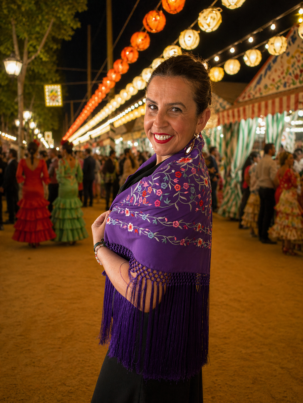 Mantón bordado en tono morado – Elegancia con carácter
