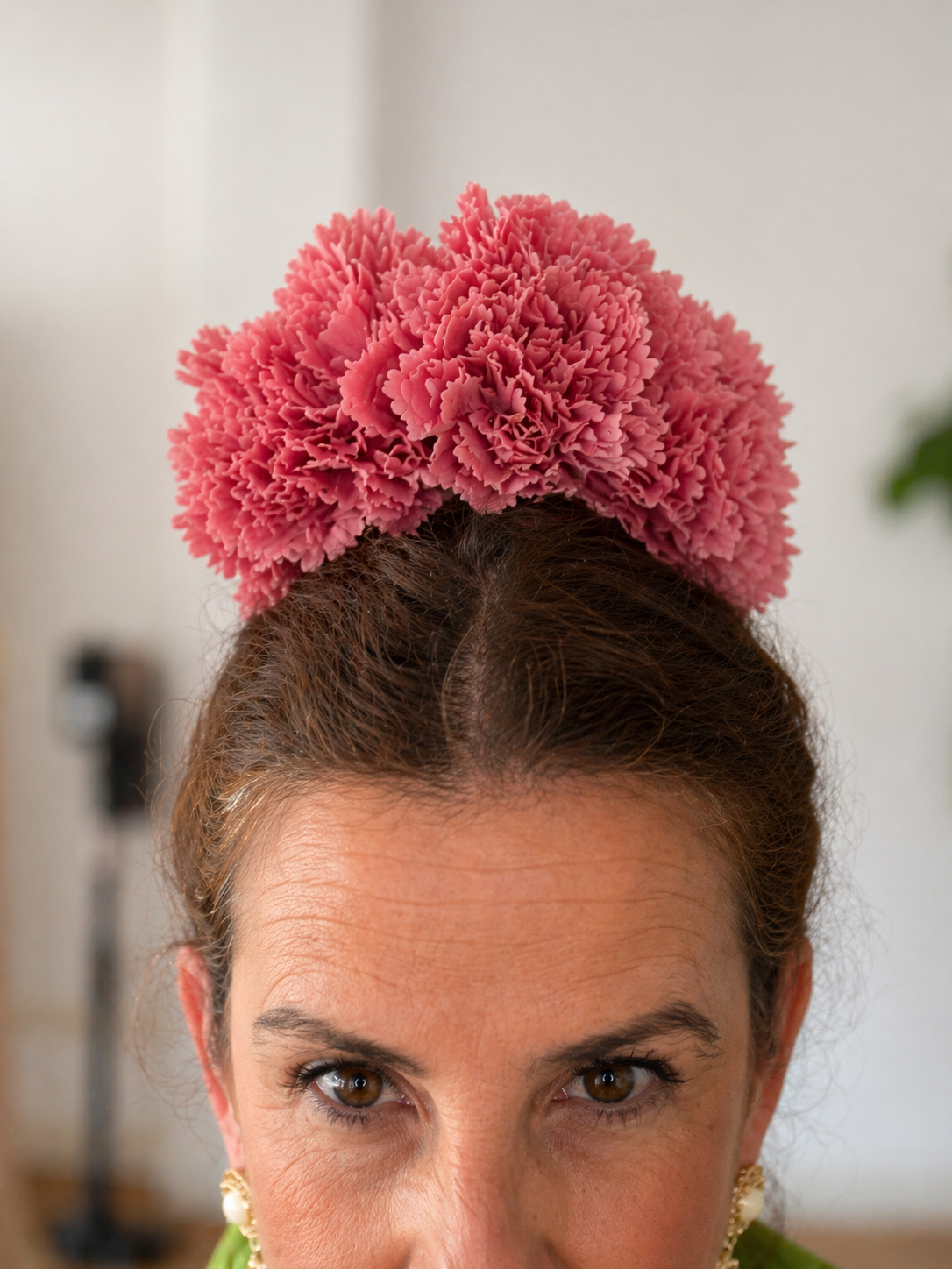 Flores de flamenca en tono maquillaje – Sofisticación natural