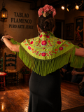 Mantón de flamenca en un elegante tono verde lima 💚