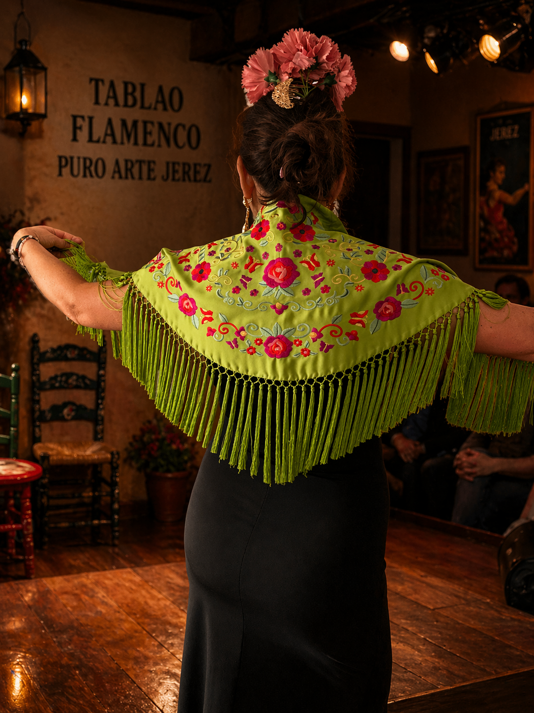 Mantón de flamenca en un elegante tono verde lima 💚