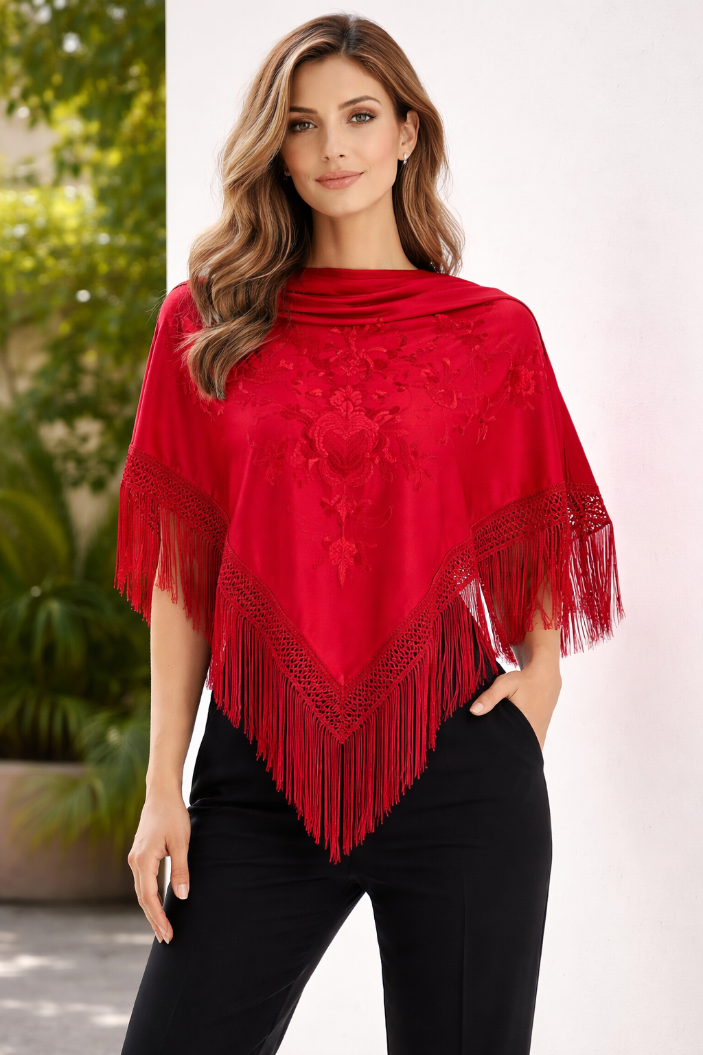 Mantón bordado rojo intenso con flecos – Elegancia atemporal