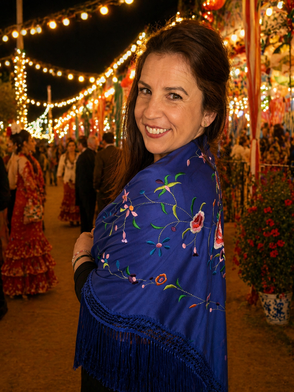 ✨ Mantón bordado azul – Elegancia con tradición ✨