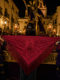 ✨ Mantón burdeos bordado tono sobre tono – Elegancia atemporal 🍷