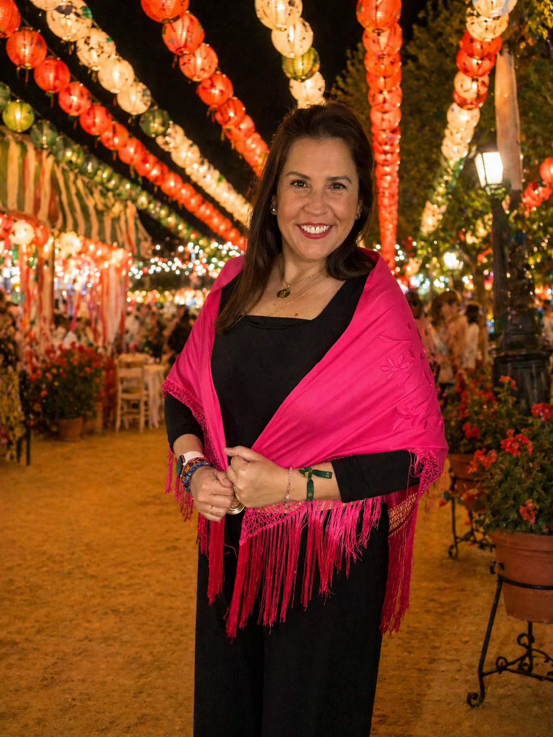 ✨ Mantón fucsia bordado – Luz, alegría y estilo flamenco 💖