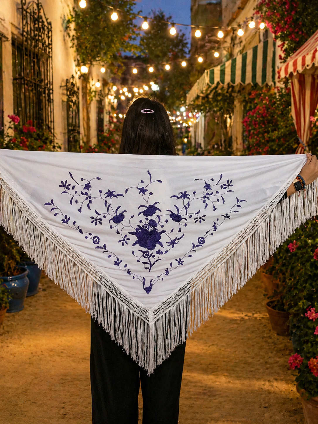 Mantón blanco con bordado morado de estilo flamenco 🤍💜