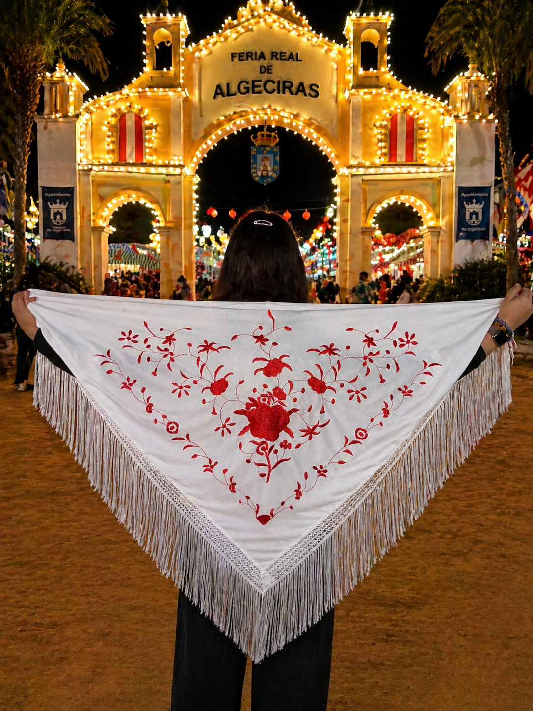 Mantón blanco bordado en rojo ❤️✨