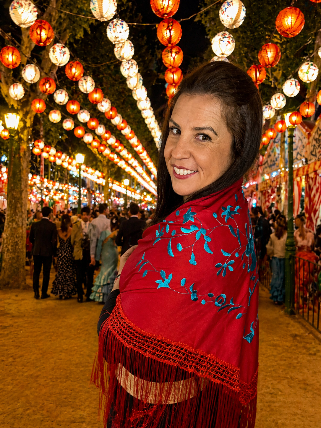 🌹 “Pasión Roja bajo los Farolillos” 🏮💫