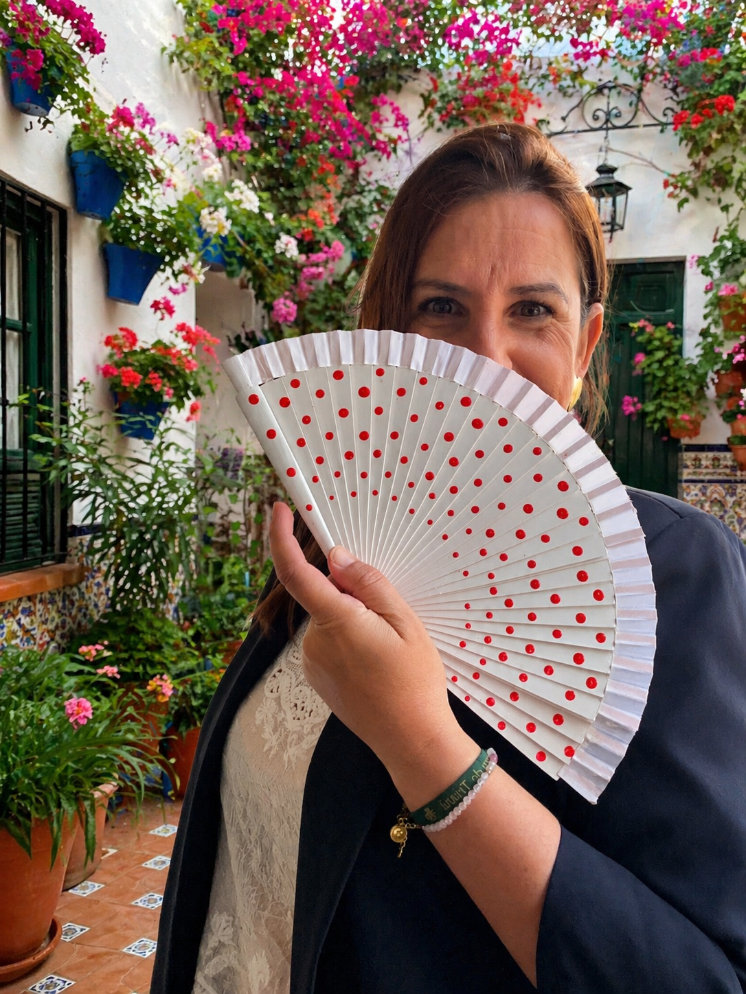 Abanico Flamenco Pequeño Blanco con Lunares Rojos
