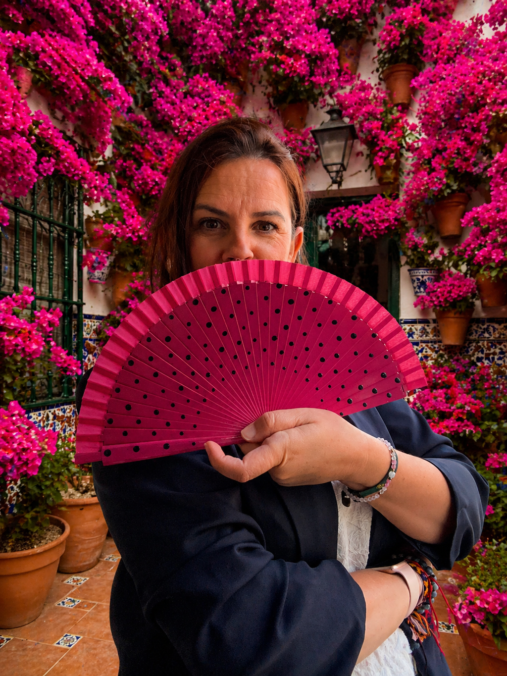 Abanico Flamenco Pequeño Fucsia con Lunares Negros