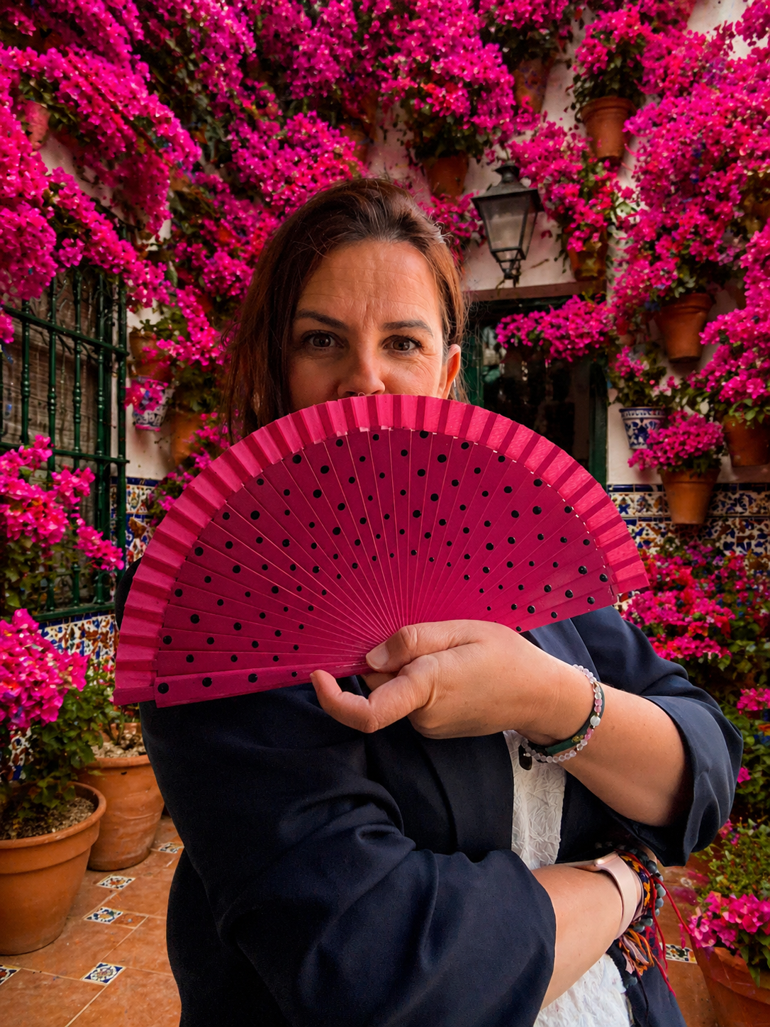 Abanico Flamenco Pequeño Fucsia con Lunares Negros
