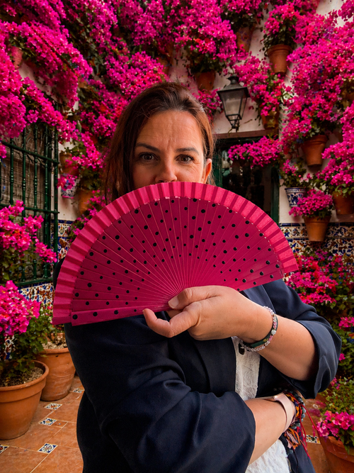 Abanico Flamenco Pequeño Fucsia con Lunares Negros