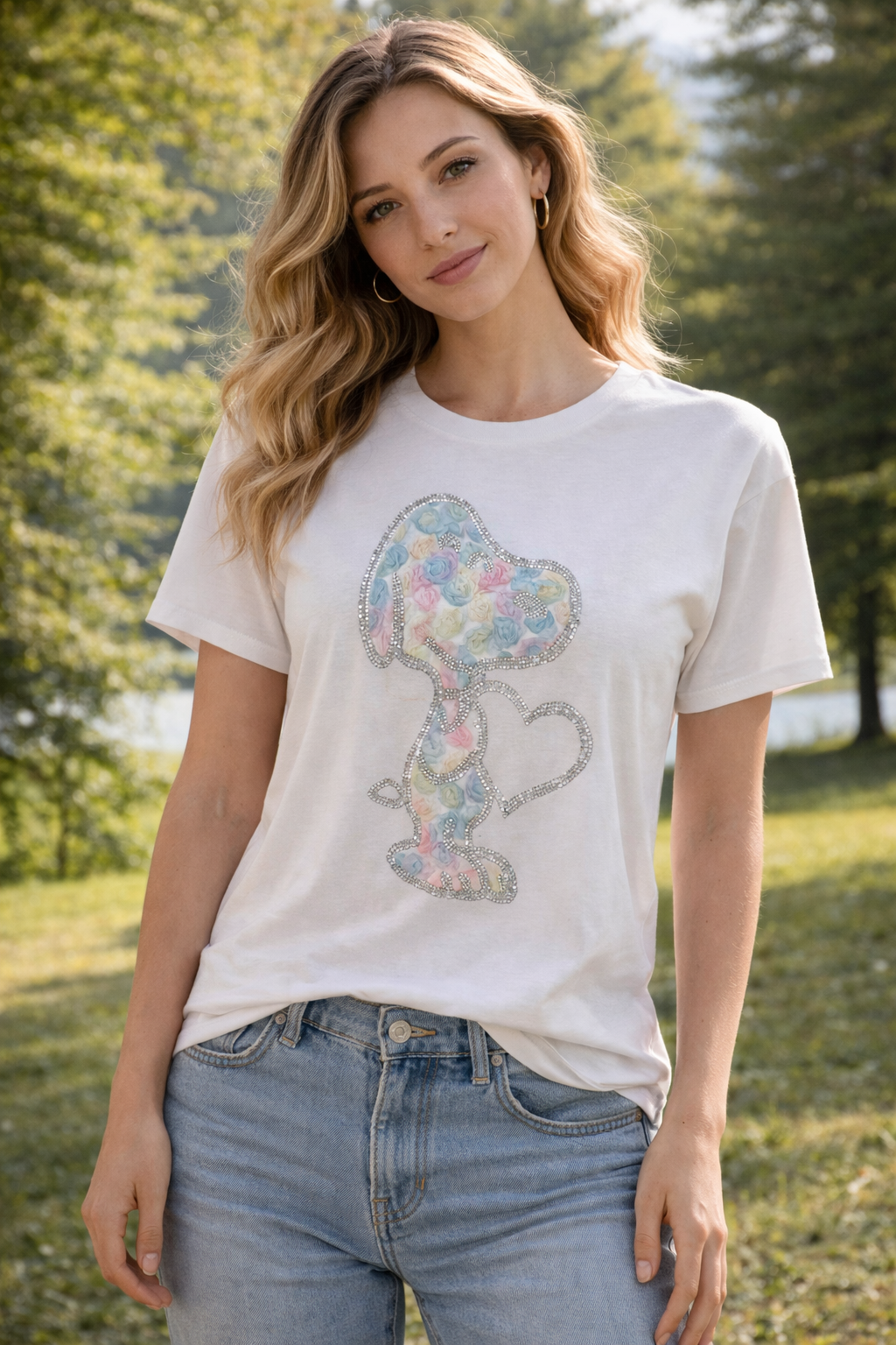 Camiseta de manga corta con estampado brillante de Snoopy con detalles en pedrería