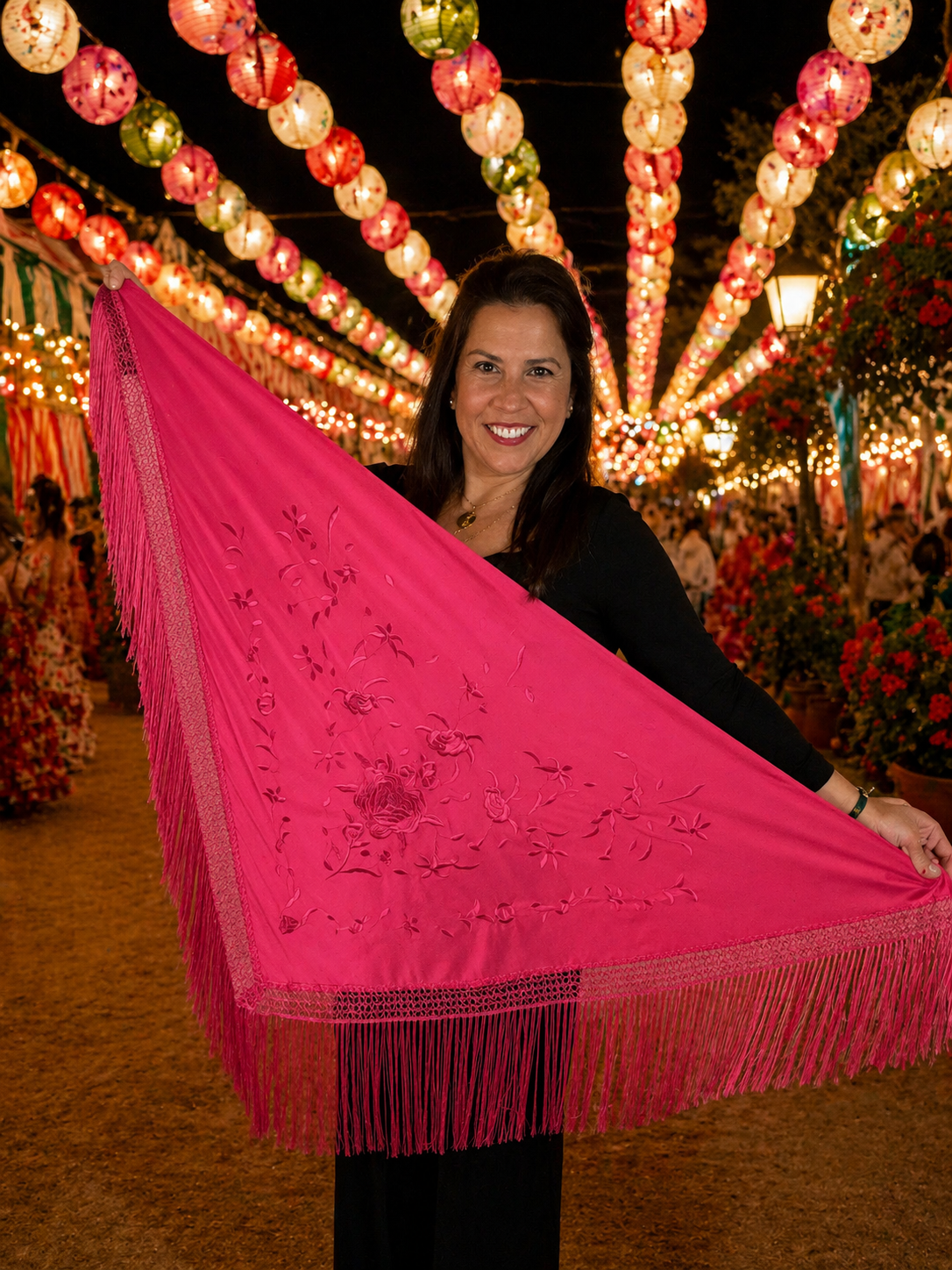 ✨ Mantón fucsia bordado – Luz, alegría y estilo flamenco 💖