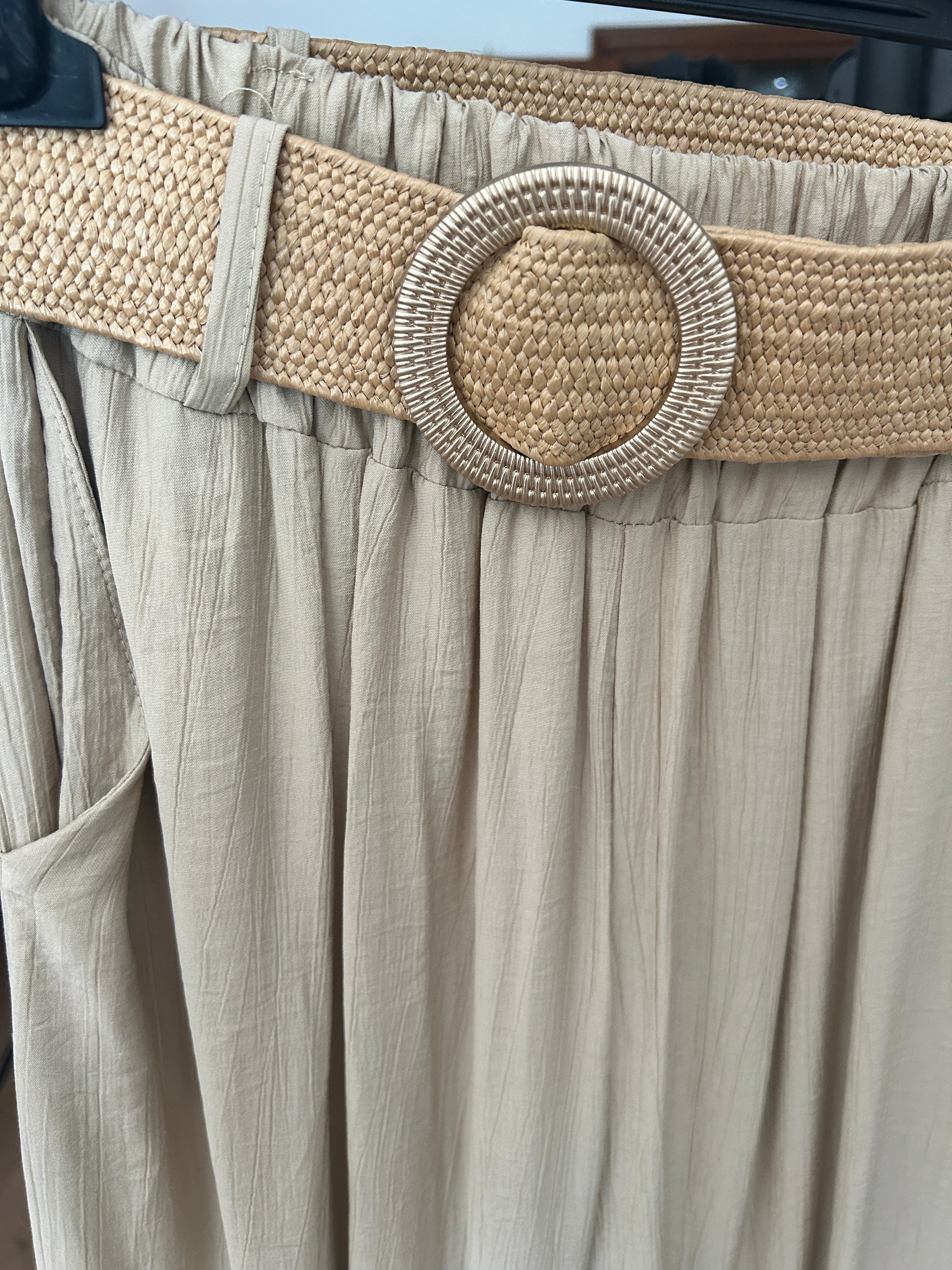 🤍✨ Pantalón Palazzo Beige con Cinturón Boho ✨🤍