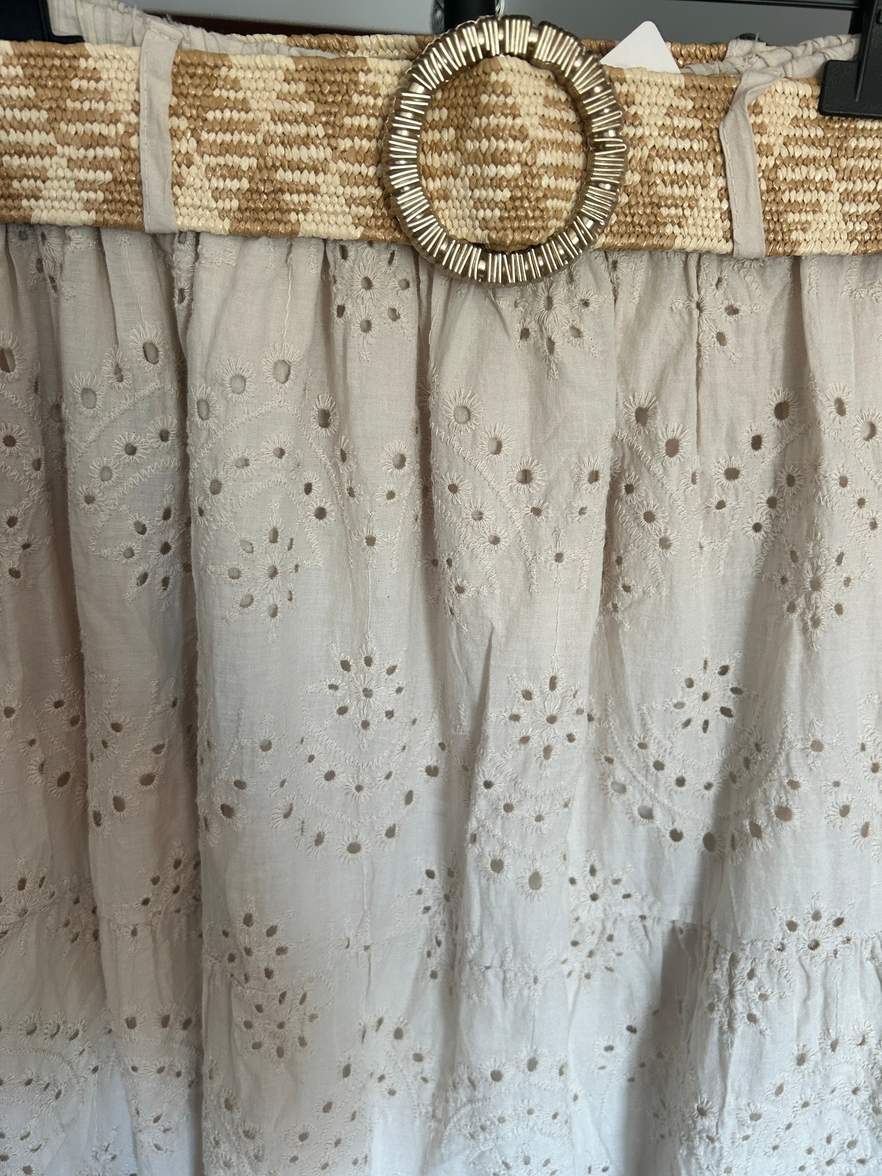 Falda Larga Boho Bordada Beige con Cinturón | Carmen Dueñas