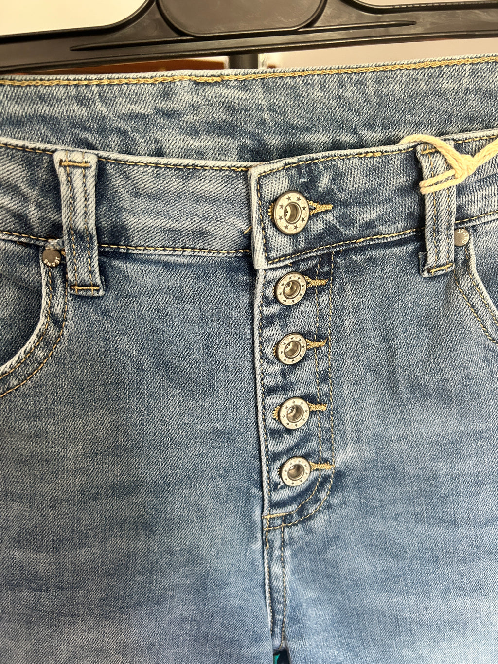 Short Vaquero Denim Tiro Medio con Botones | Carmen Dueñas