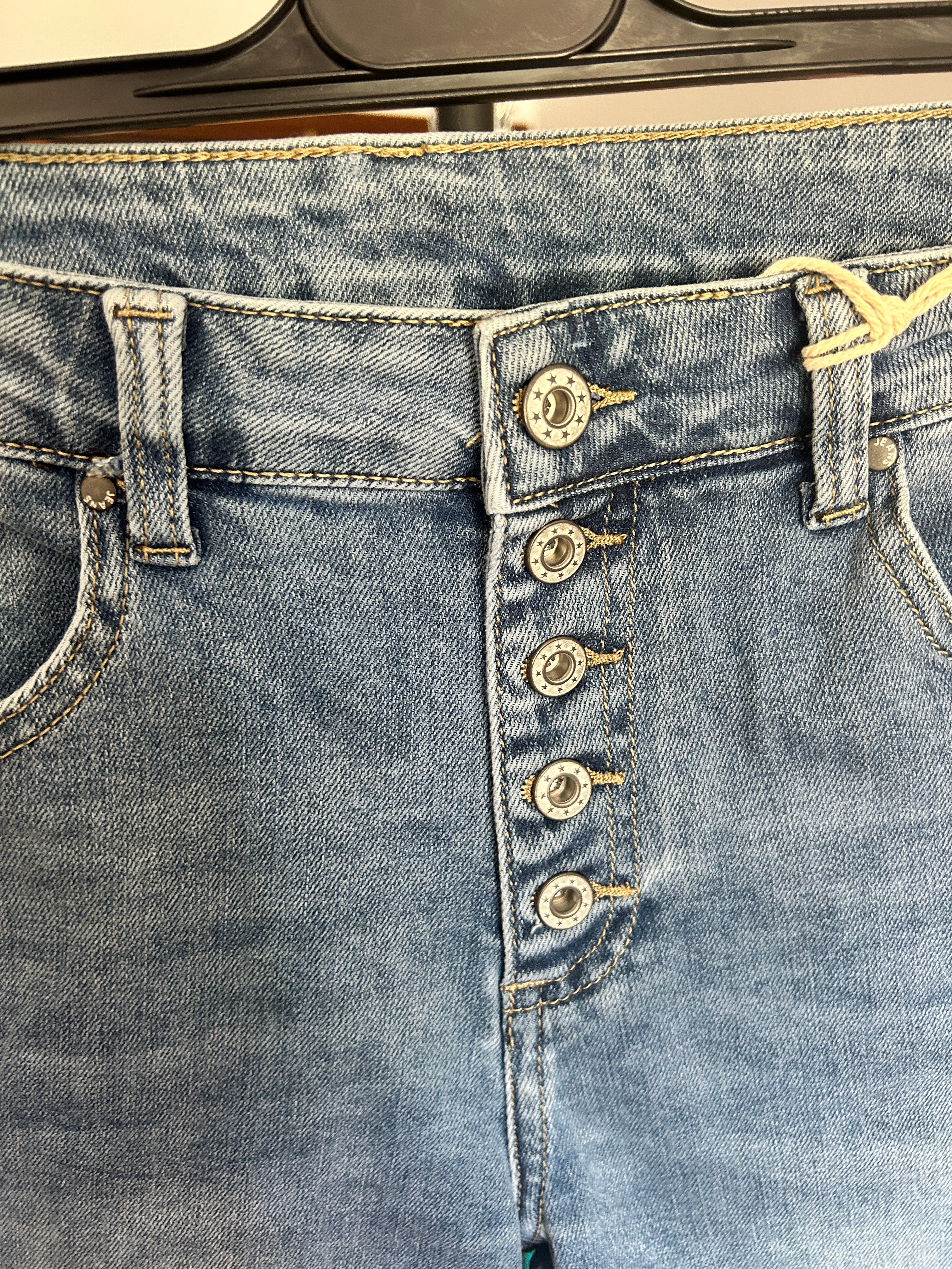 Short Vaquero Denim Tiro Medio con Botones | Carmen Dueñas