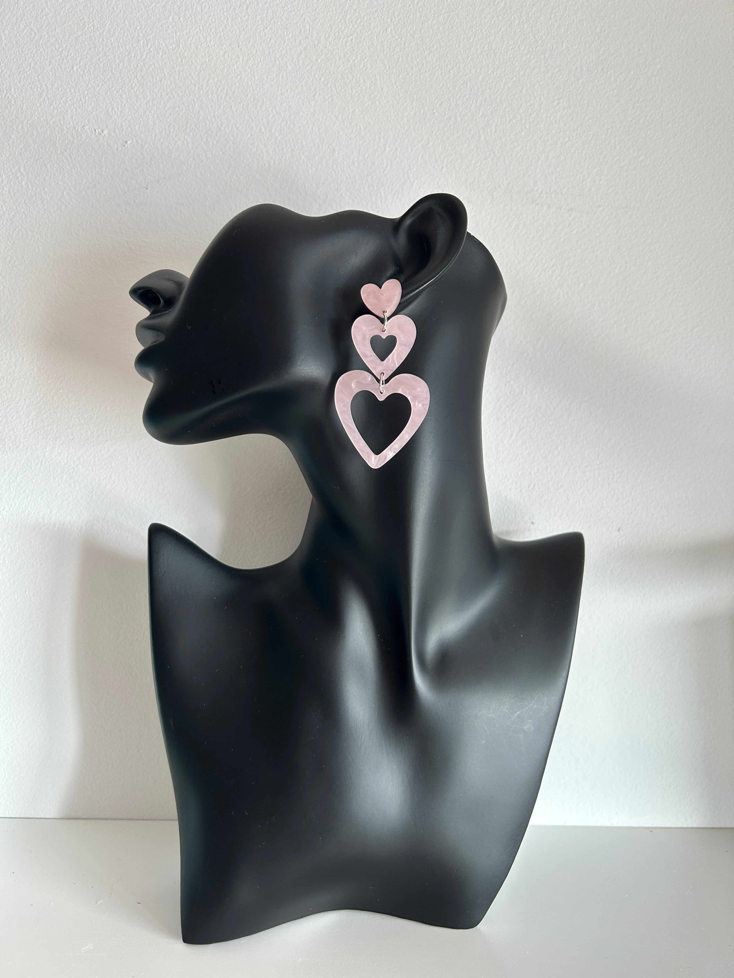 Pendientes grandes de corazones color rosa suave