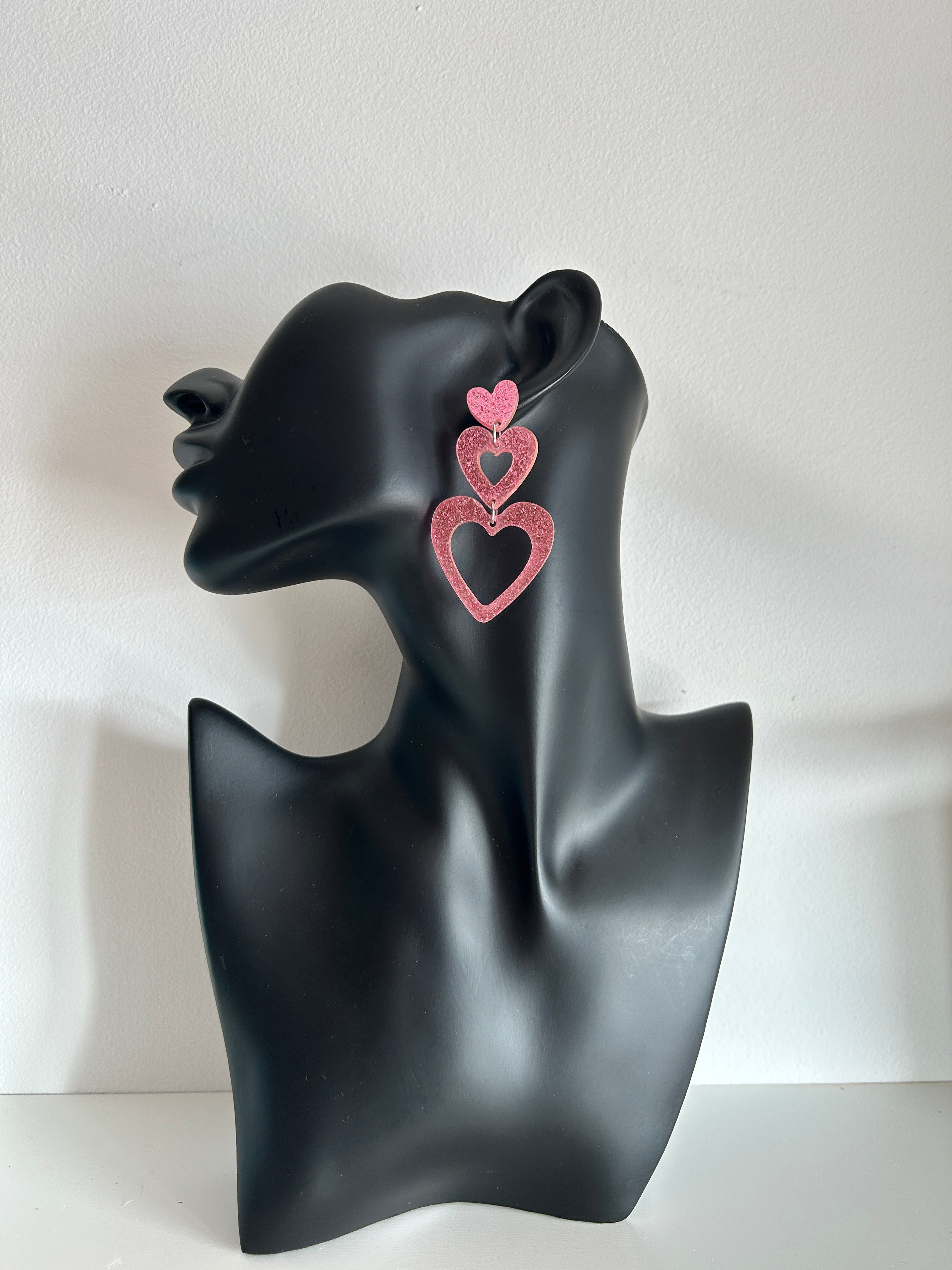 Pendientes de corazones rosa con brillos