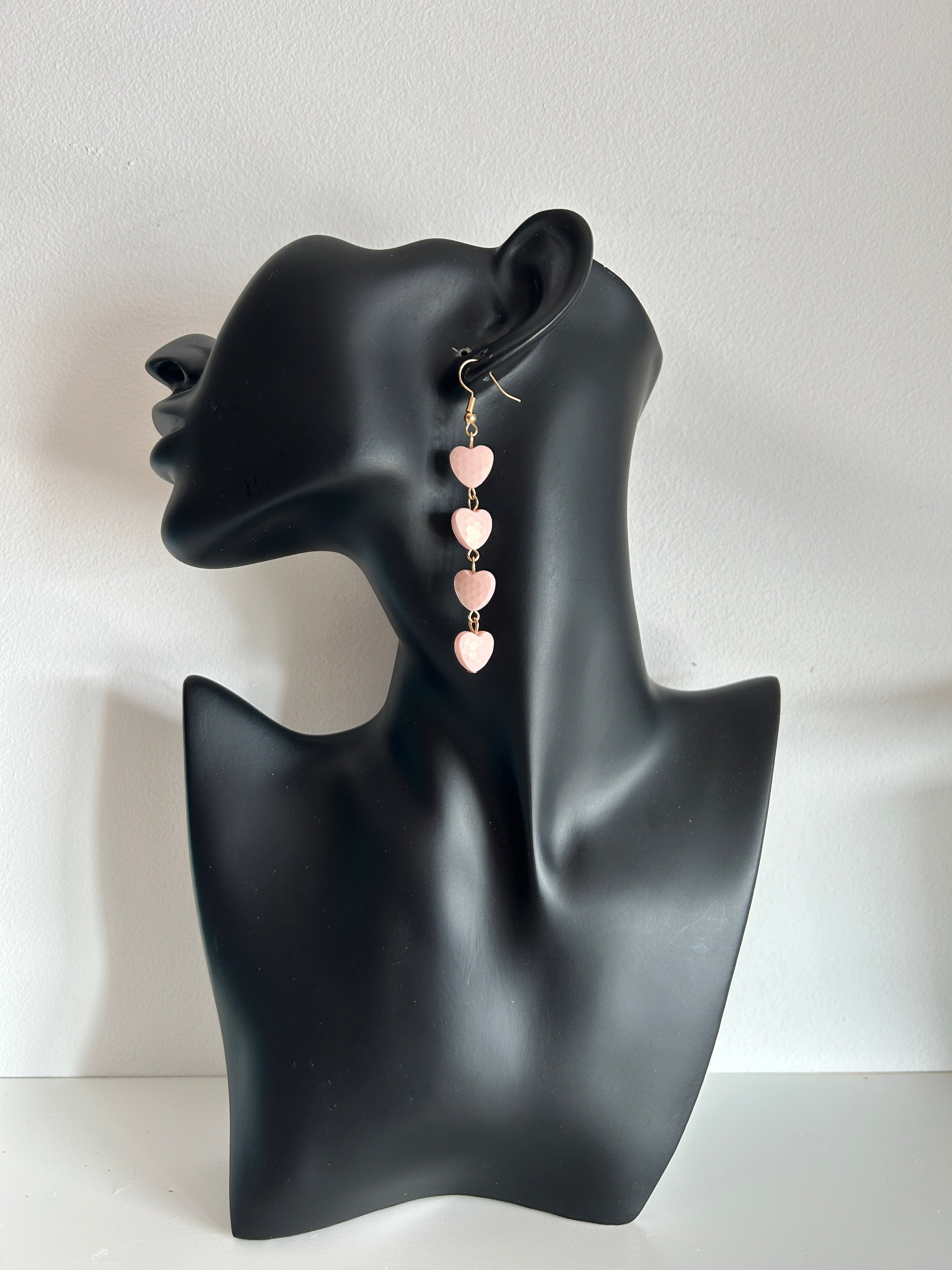 Pendientes colgantes de corazones rosas