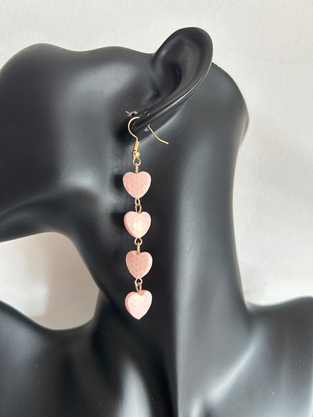 Pendientes colgantes de corazones rosas
