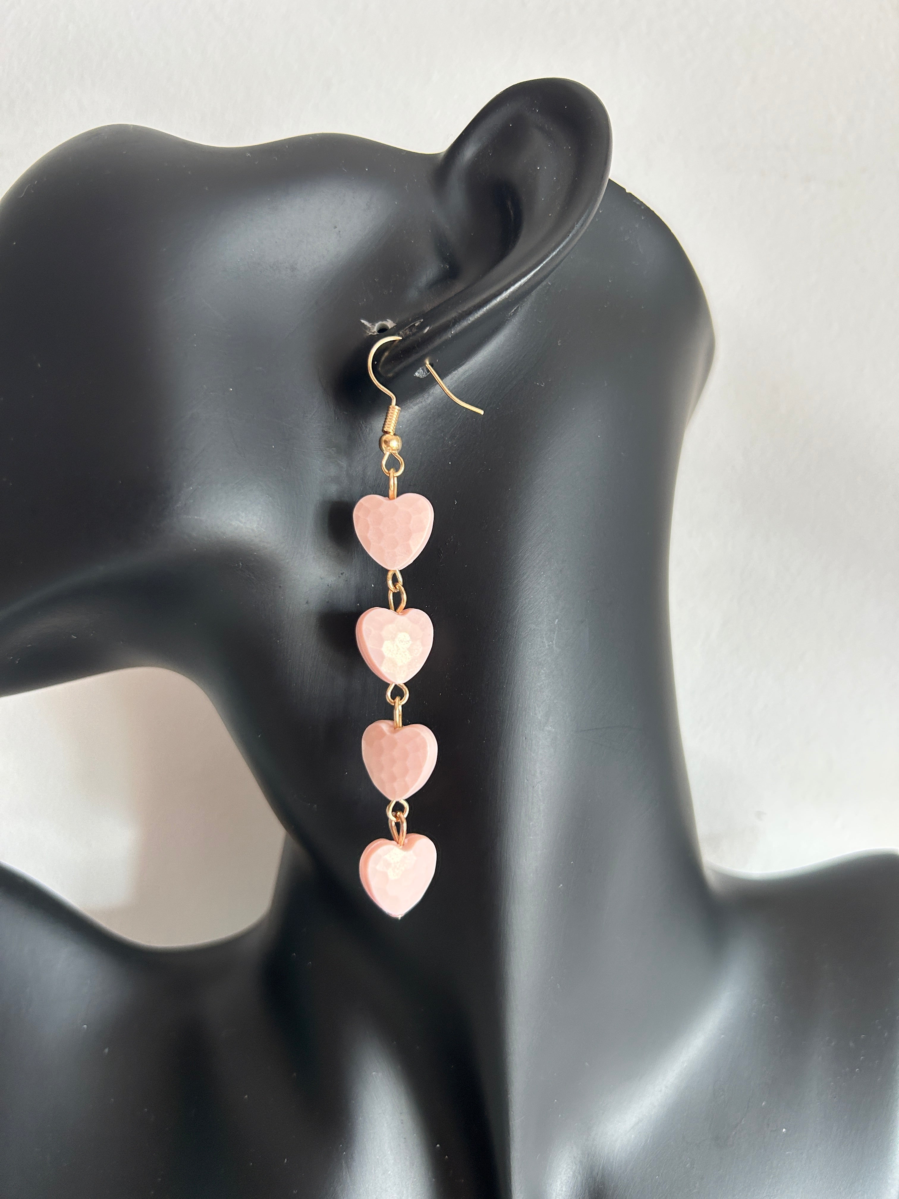 Pendientes colgantes de corazones rosas