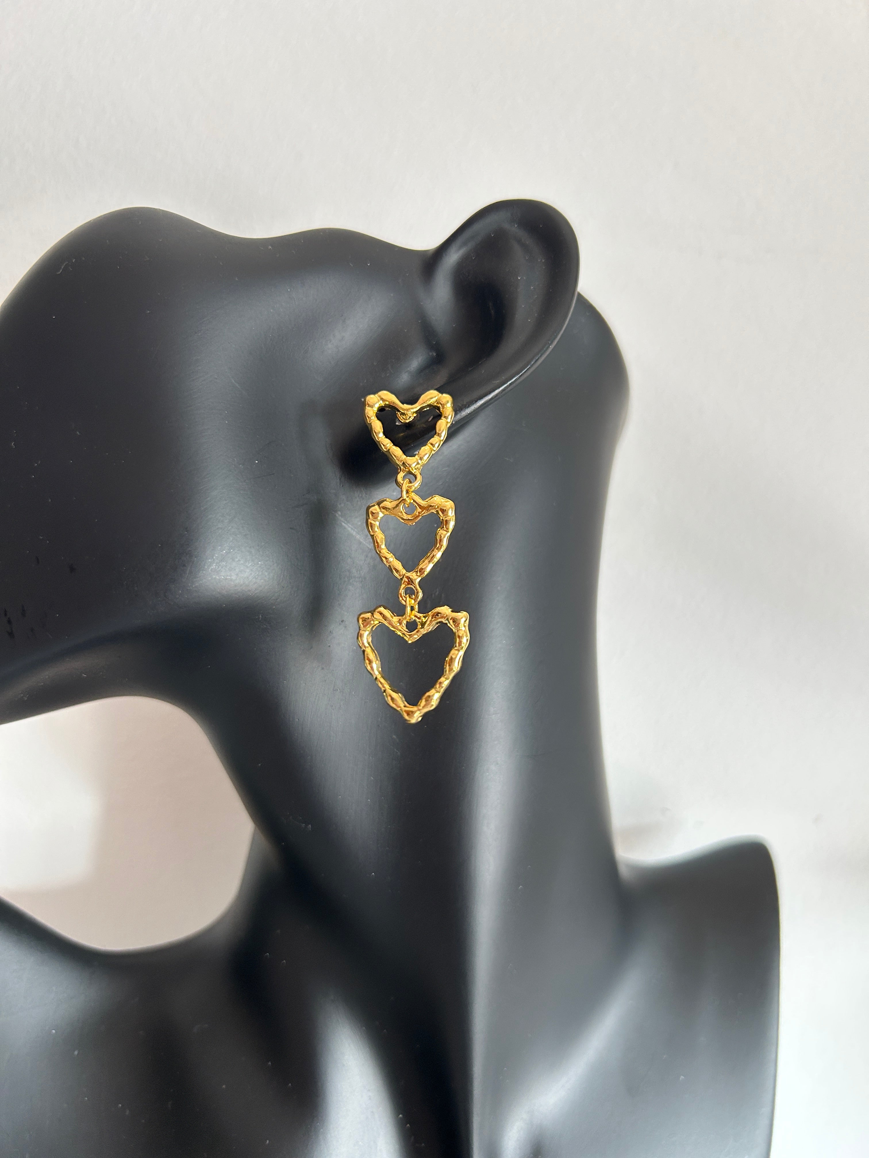 💛 Pendientes de corazones dorados en cascada 💛