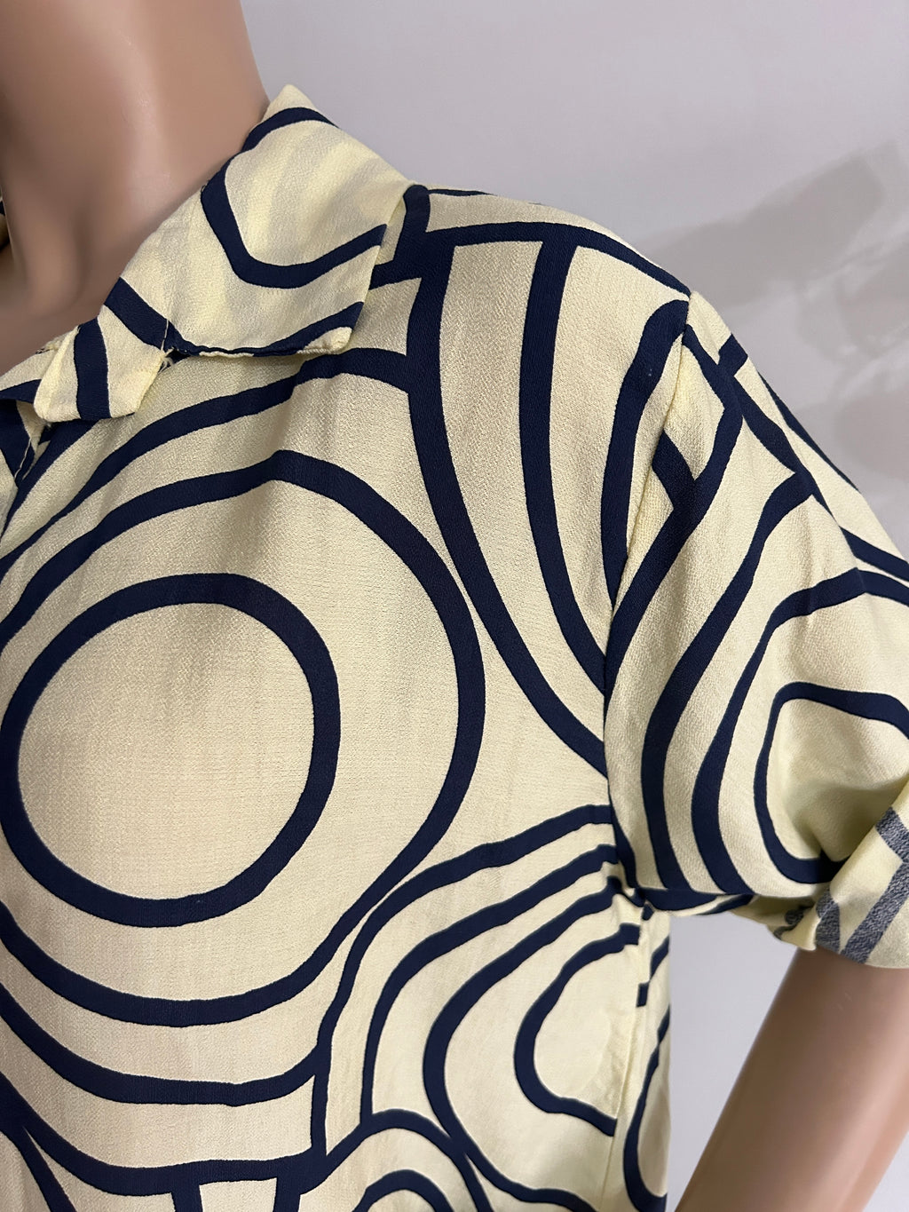 ✨💛 Vestido Camisero Amarillo con Diseño Geométrico 💛✨