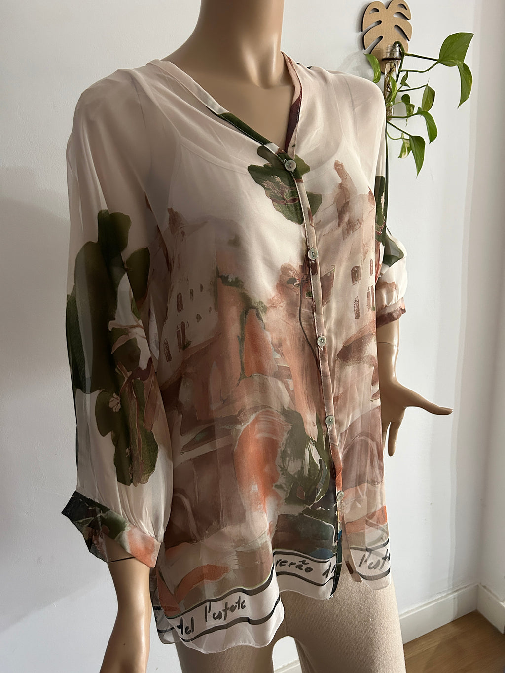 👚 Blusa vaporosa con estampado artístico 🎨