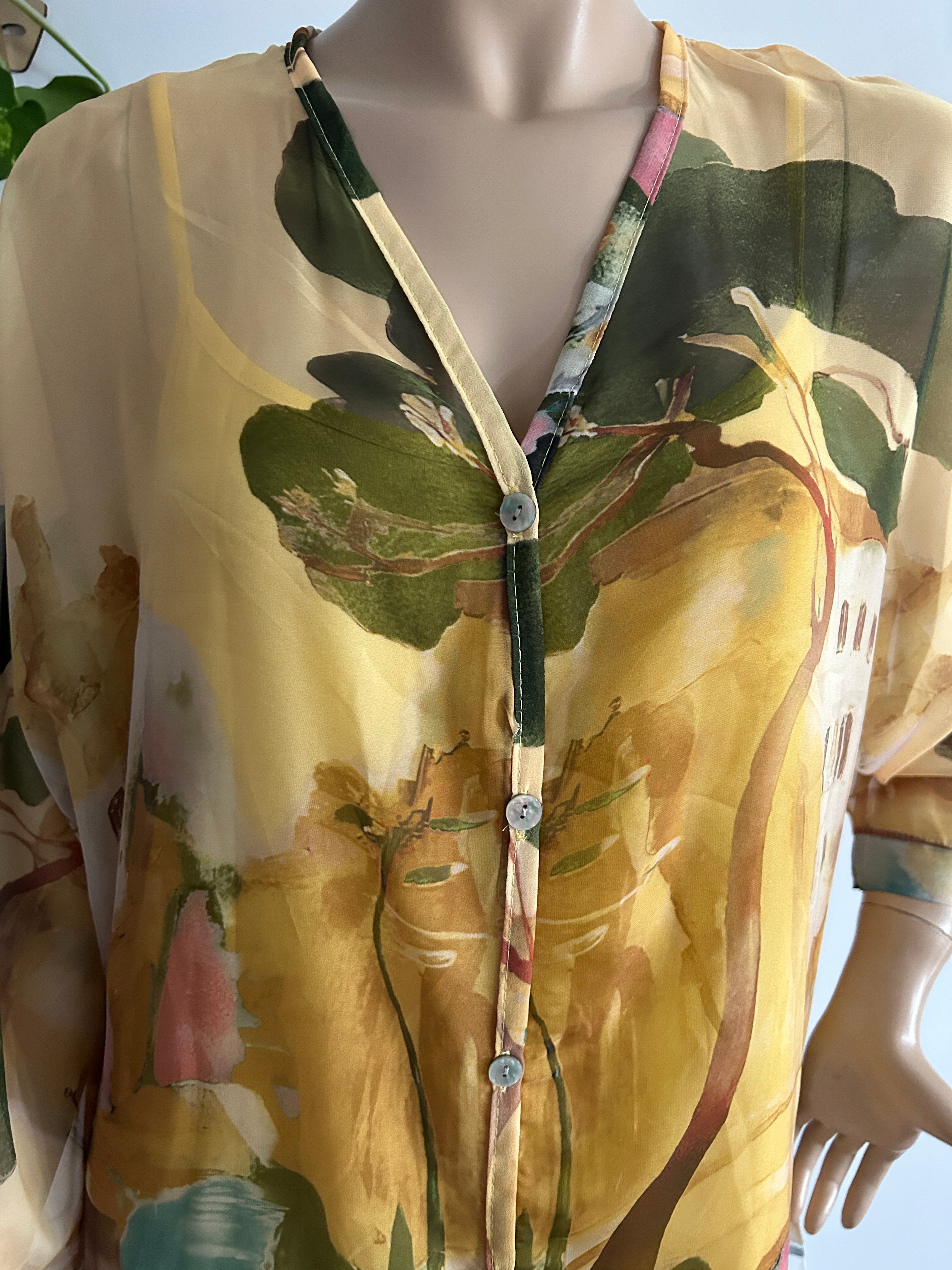 👚 Blusa vaporosa en tonos amarillos con estampado artístico 🎨💛