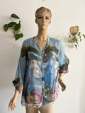 👚 Blusa vaporosa en tonos azules con estampado artístico 🎨🌊