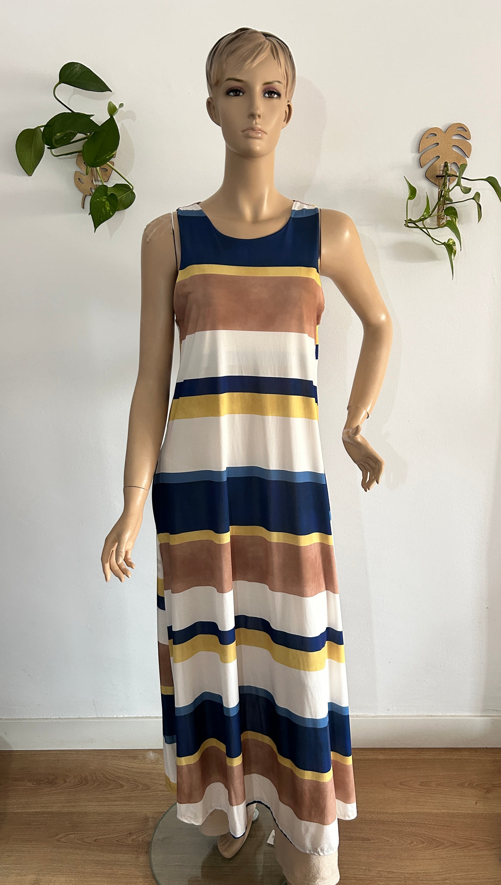 👗 Vestido largo de rayas en tonos azules y neutros 🌊🤍🤎