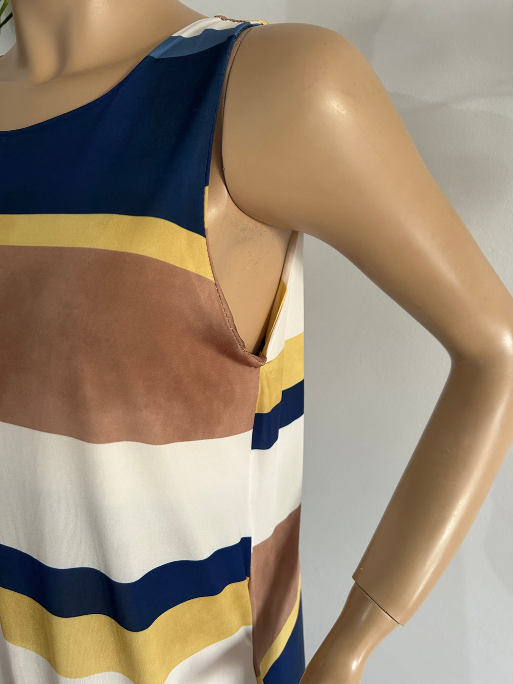 👗 Vestido largo de rayas en tonos azules y neutros 🌊🤍🤎