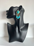 💙 Pendientes turquesa con colgantes estilo lágrima y detalles dorados 💙