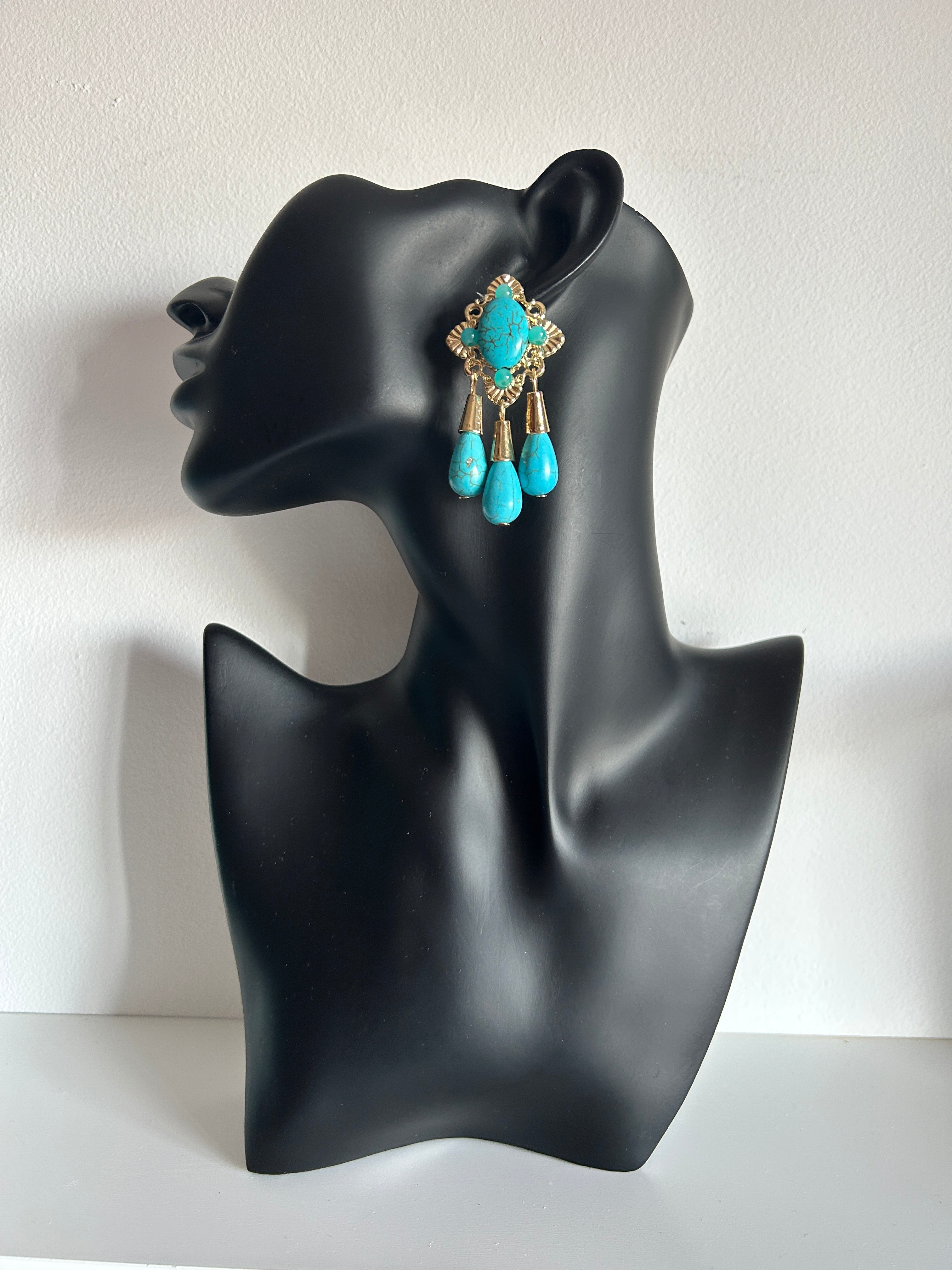 💙 Pendientes turquesa con colgantes estilo lágrima y detalles dorados 💙
