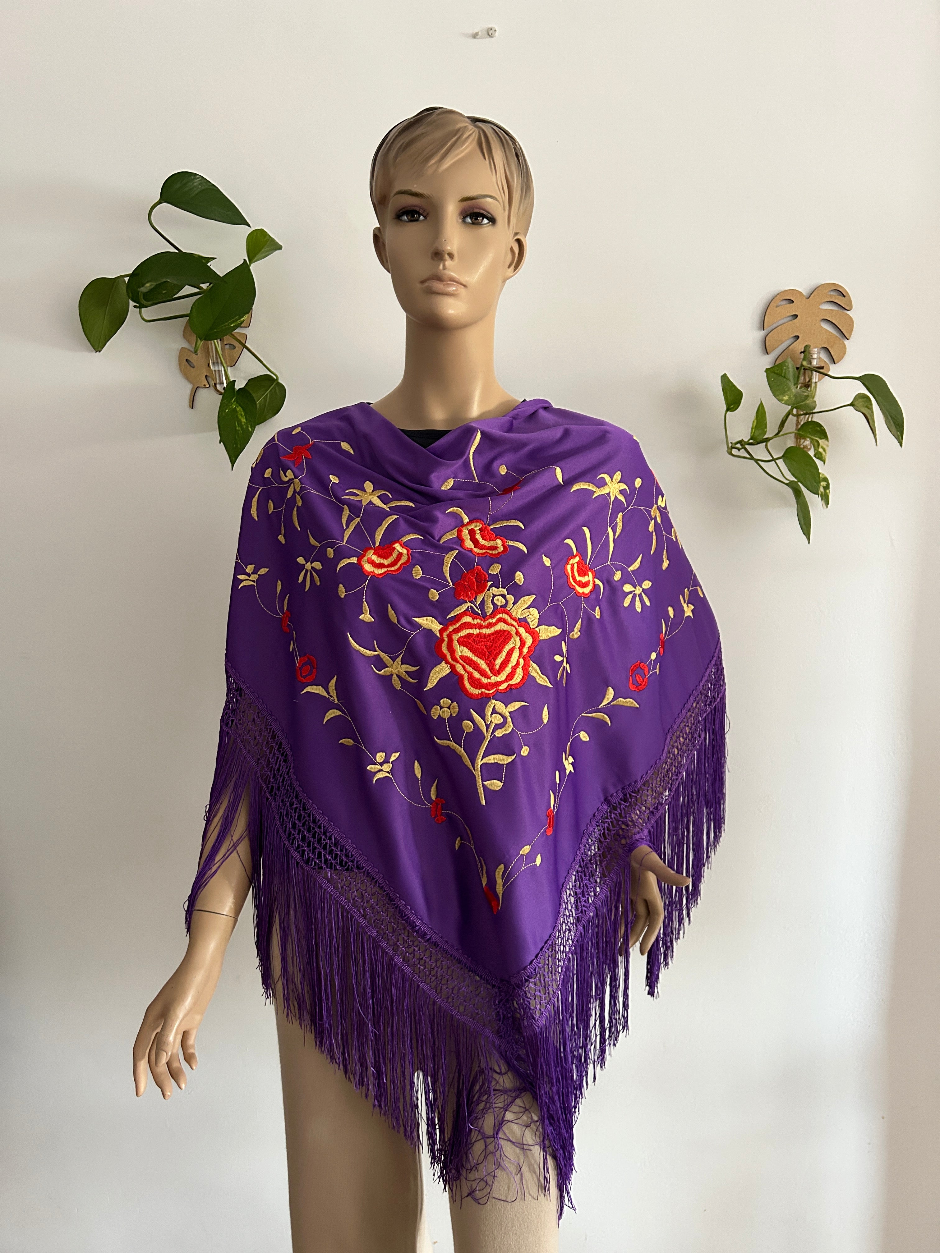 🌺 Mantón bordado en color morado con flores de colores🌺