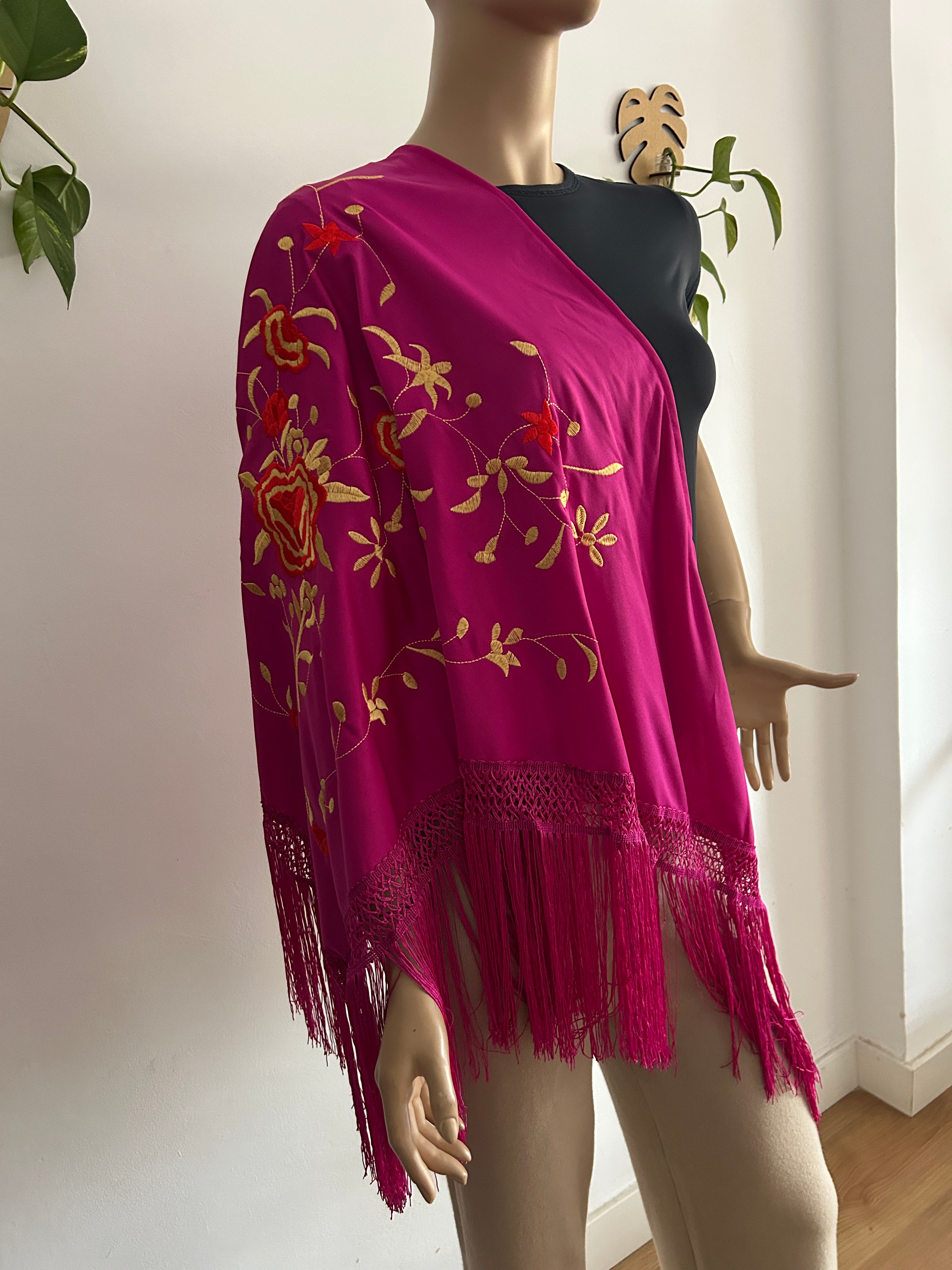 🌺 Mantón bordado fucsia con flores de colores 🌺