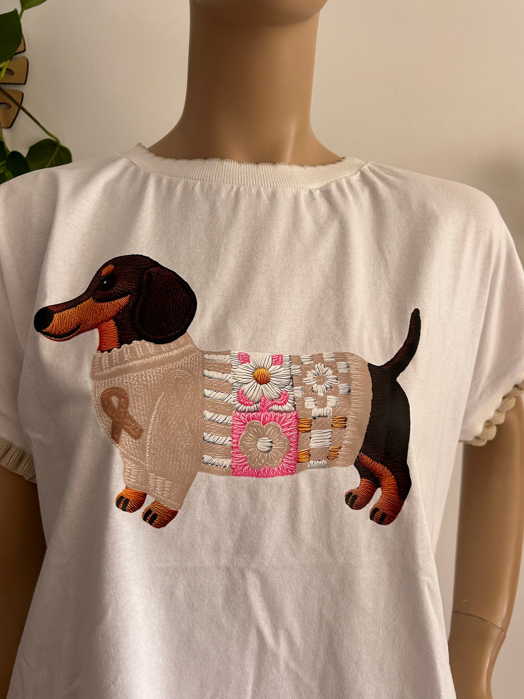 🐶🤍 Camiseta blanca con bordado de perrito