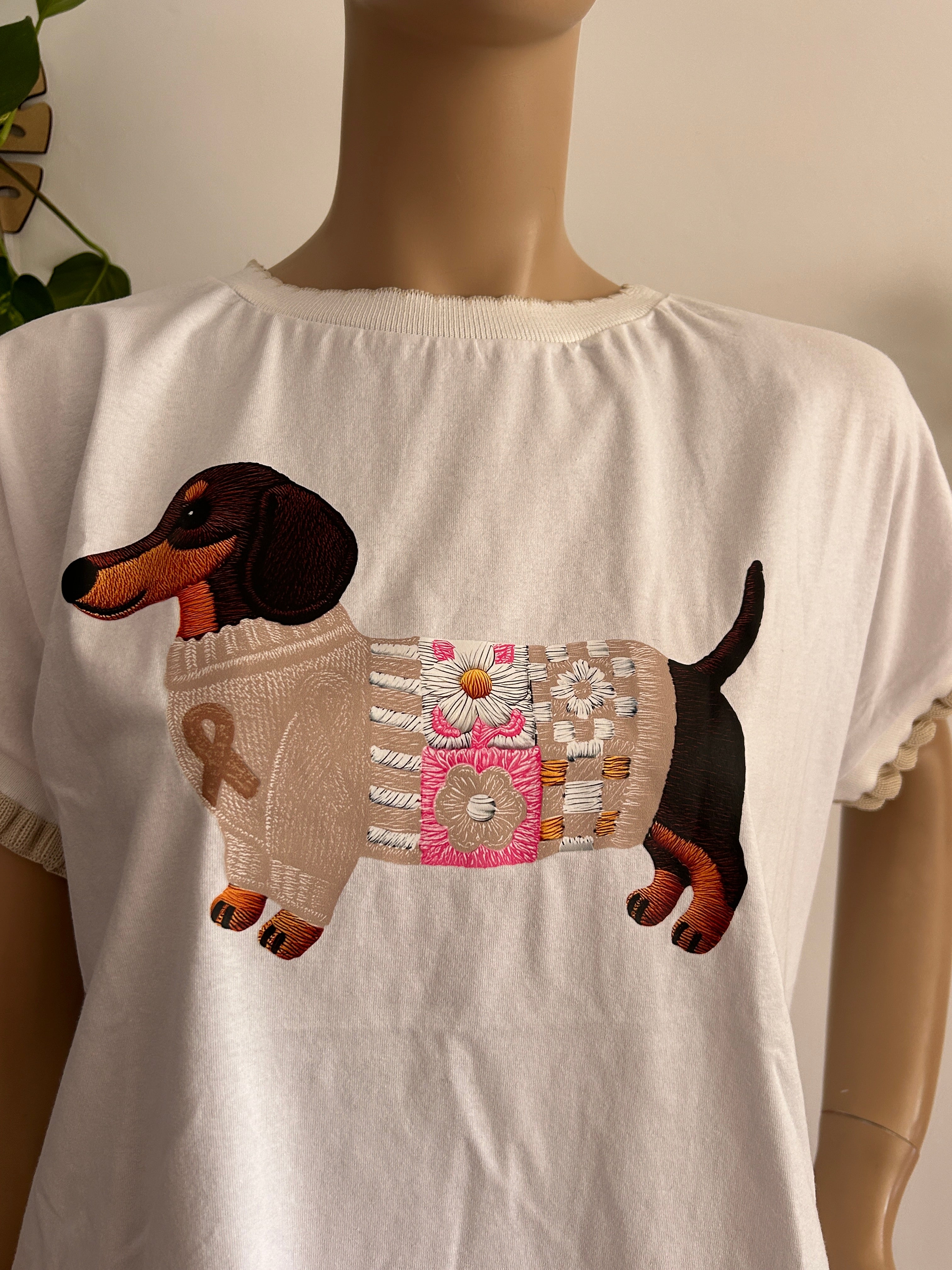 🐶🤍 Camiseta blanca con bordado de perrito