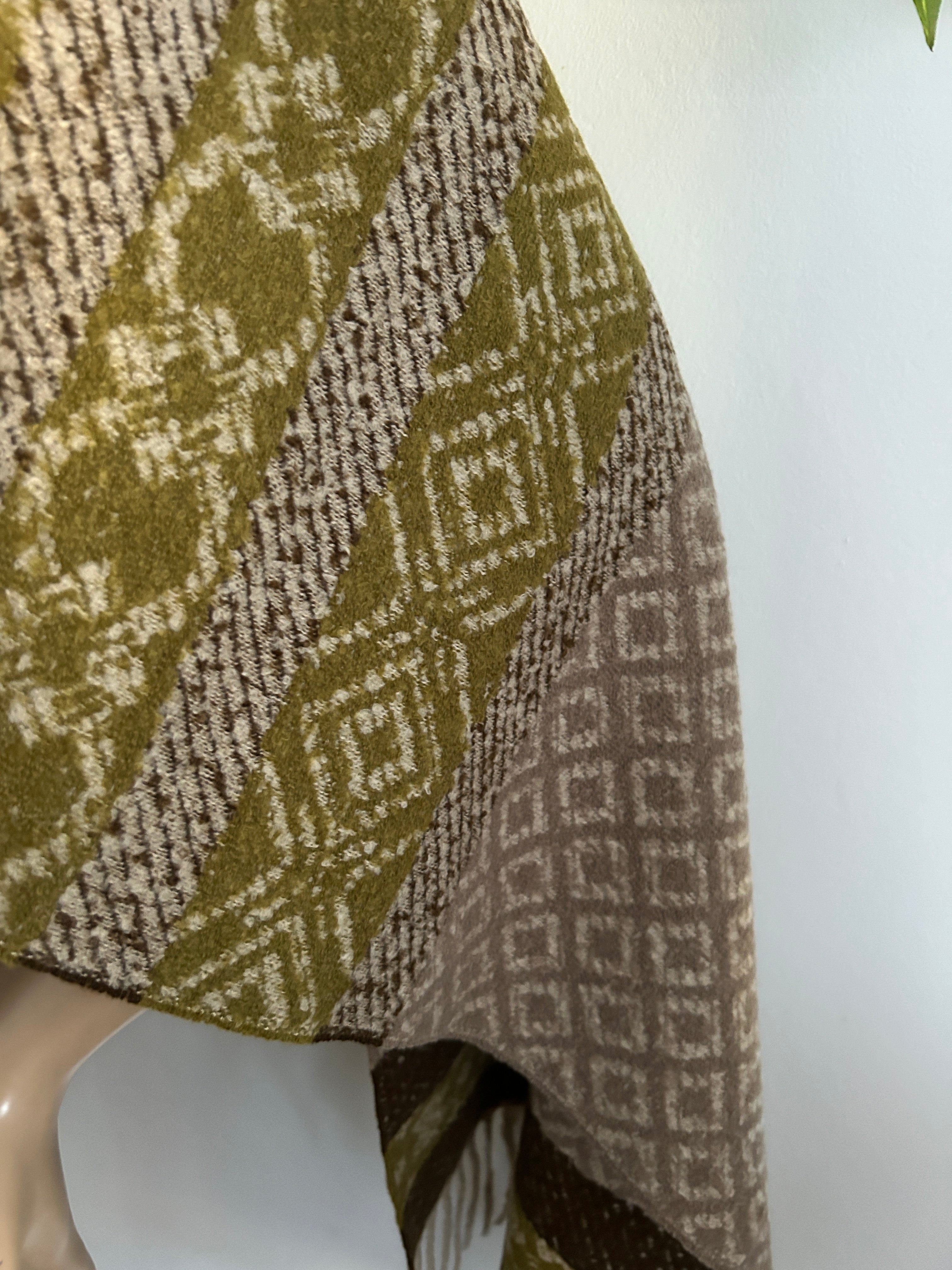 ¡REBAJAS! Pashmina Estampada en Tonos Tierra