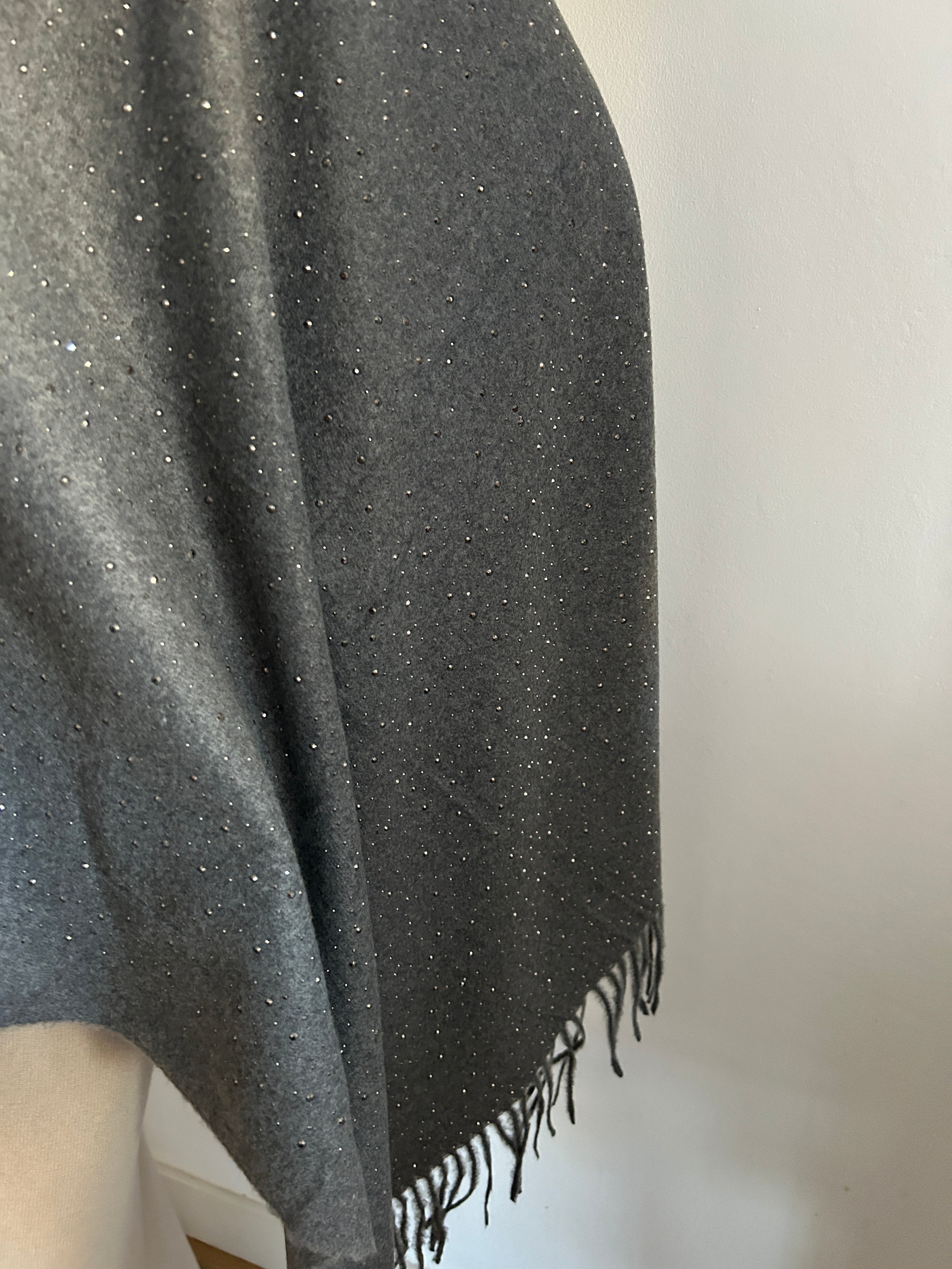 ¡REBAJAS! Pashmina con Brillo en Gris