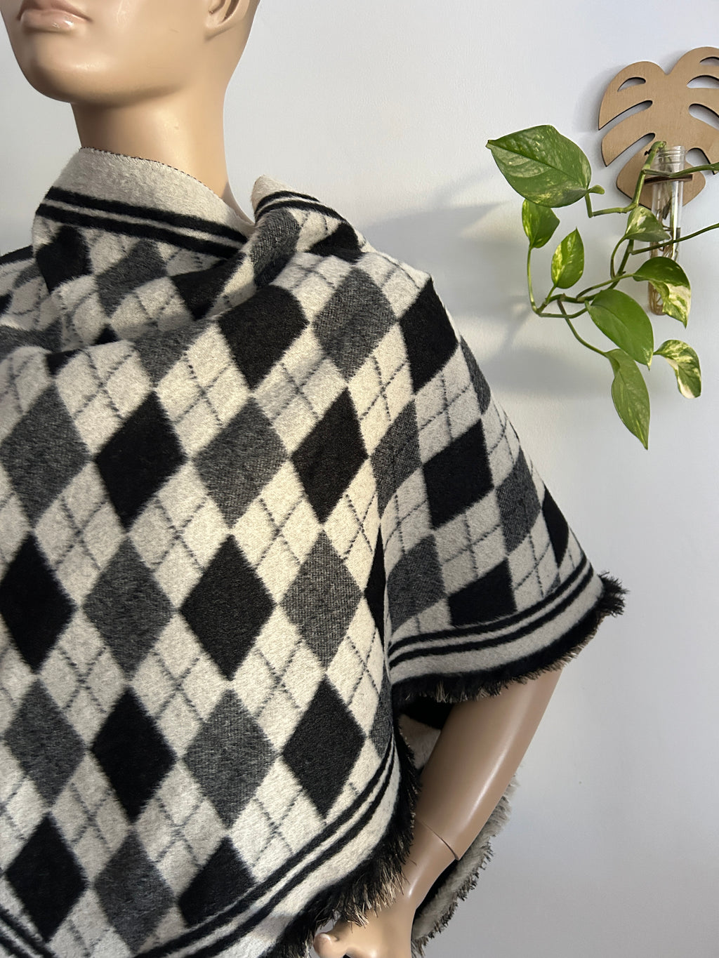 ¡REBAJAS! Poncho de Punto Estampado Rombos